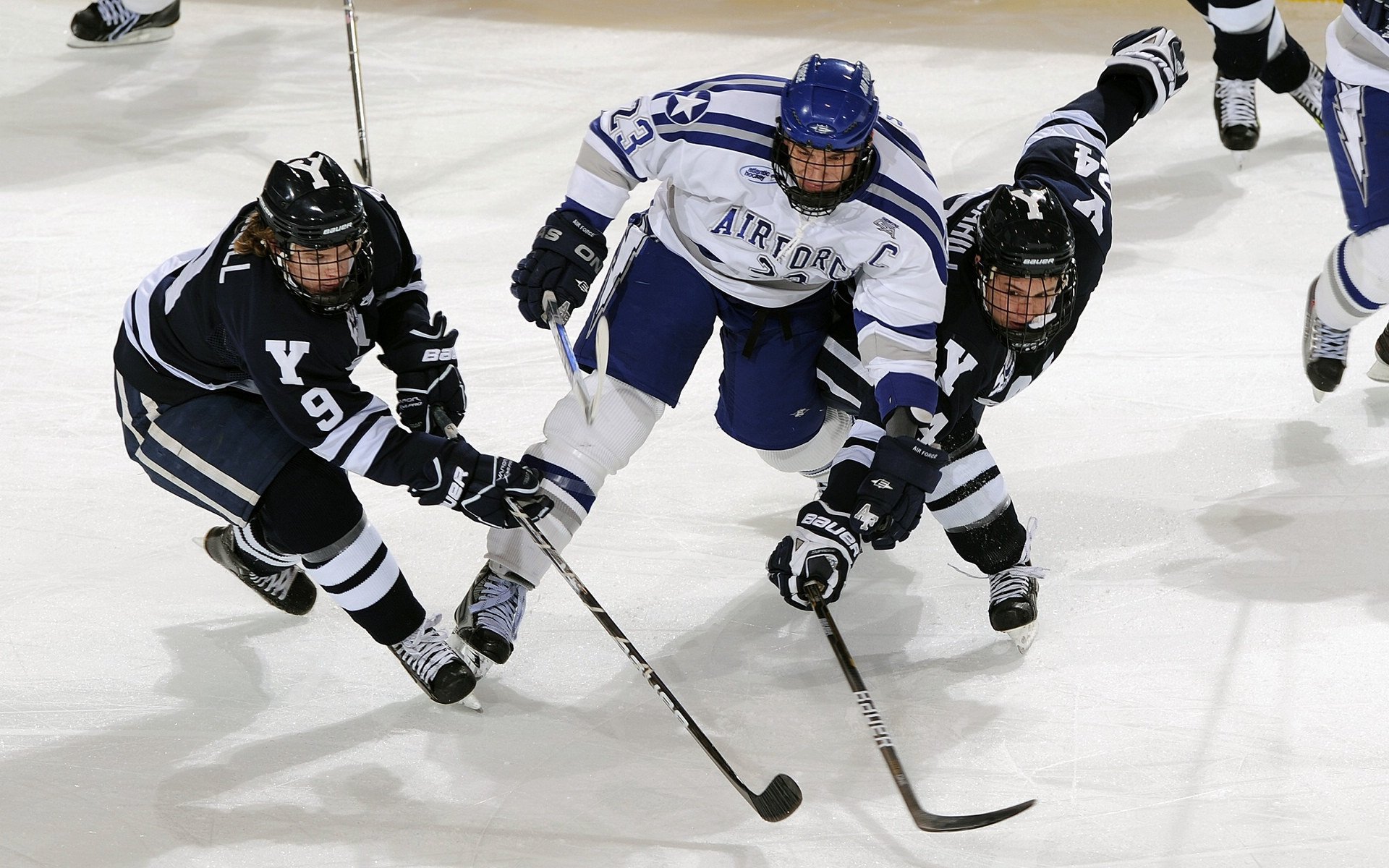 《FIFA》未来足球“虚拟盛典”震撼开启，全球玩家狂欢盛宴！